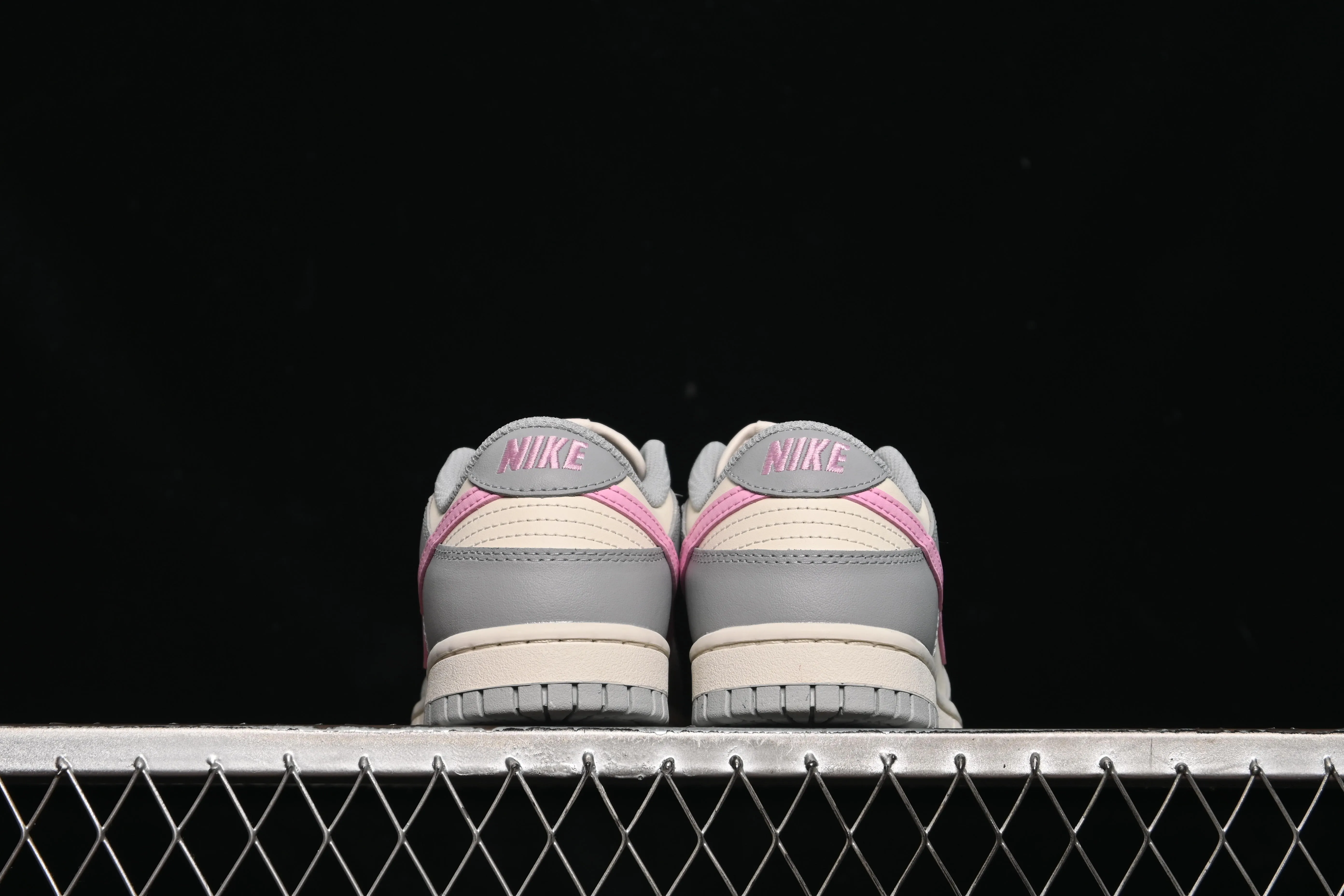 All categories Nk SB Dunk series Nk SB Dunk Low low-top sneakers Nike SB Dunk Low gray pink low-top casual sneakers DD1873-002